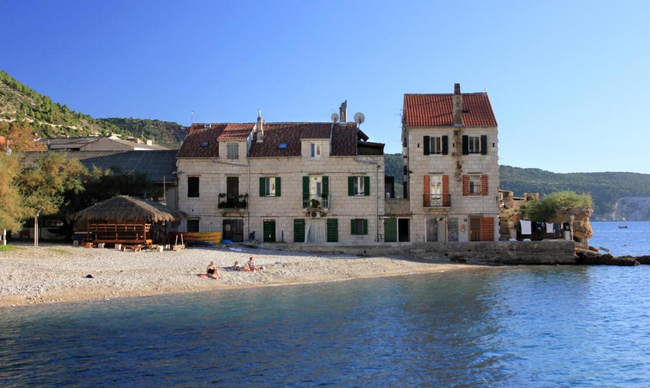 Apartments And Rooms By The Sea Komiza, Vis - 2431 Exteriér fotografie