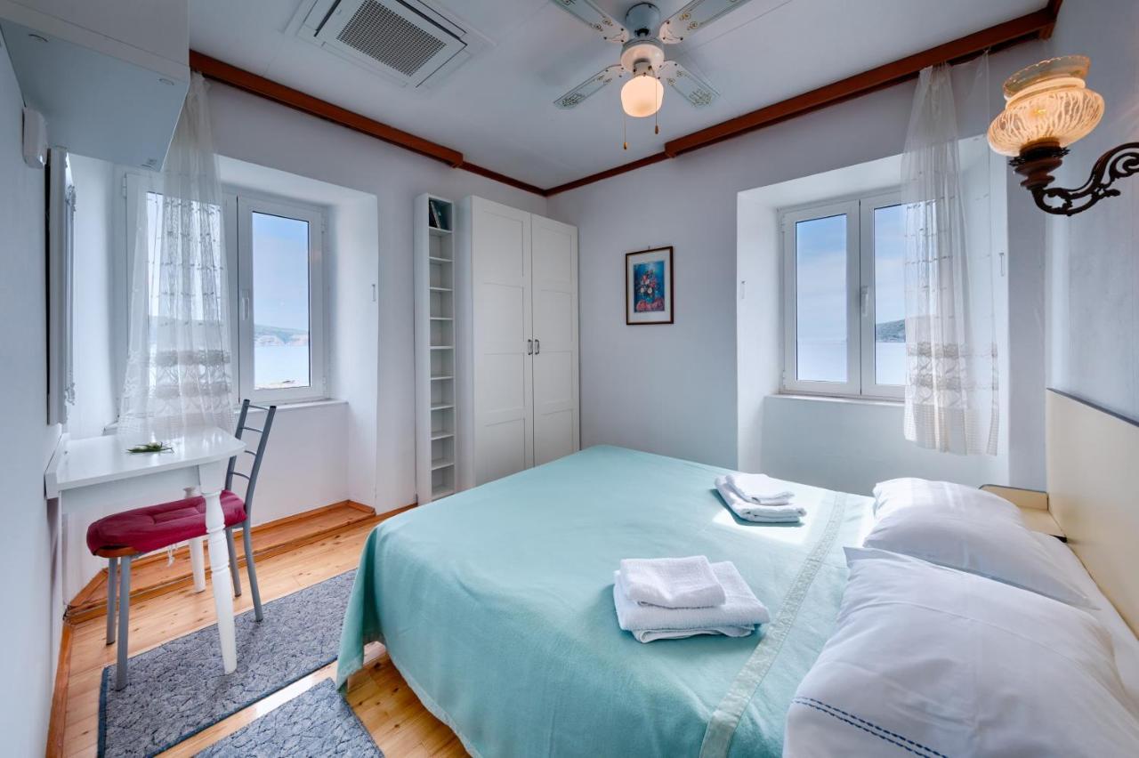 Apartments And Rooms By The Sea Komiza, Vis - 2431 Exteriér fotografie