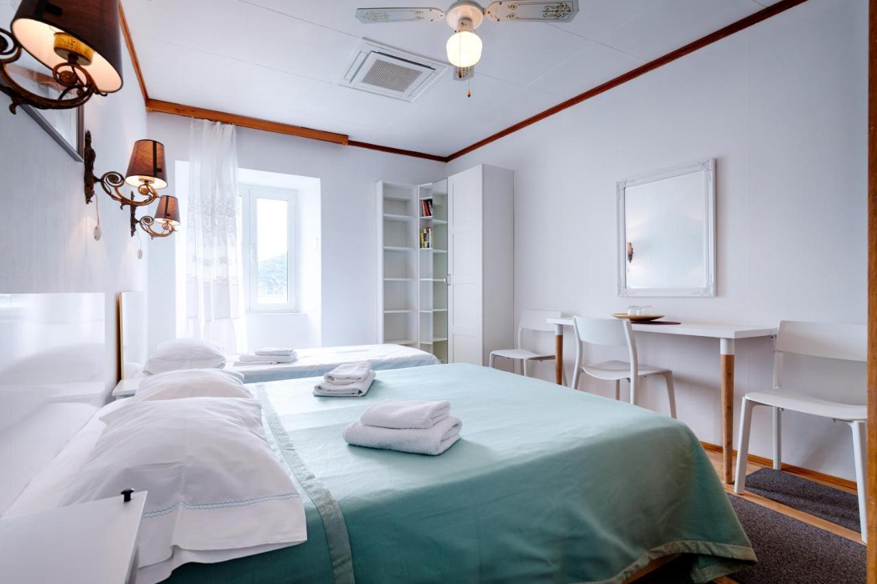 Apartments And Rooms By The Sea Komiza, Vis - 2431 Exteriér fotografie