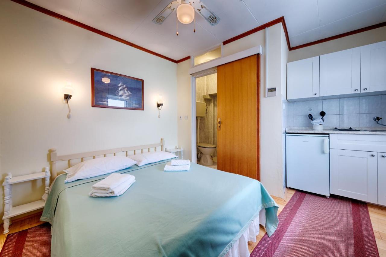 Apartments And Rooms By The Sea Komiza, Vis - 2431 Exteriér fotografie